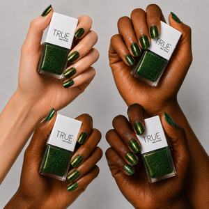 Manicure wearing Lucky Charm emerald green glitter nail polish by TRUE Nail Polish with a glossy gel-effect finish, perfect for Christmas, parties, festivals and glamorous occasions.